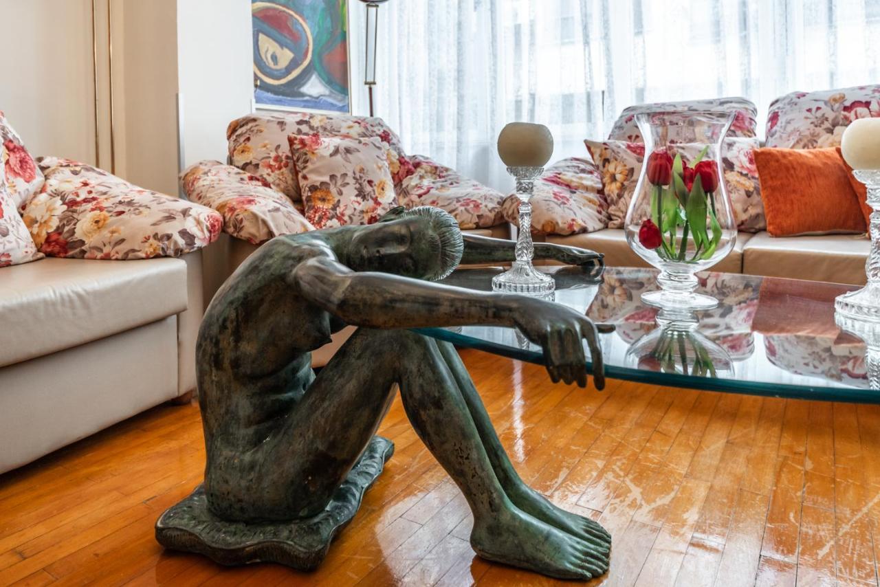 Vintage And Warm 2Br Apartament In Tiranë Luaran gambar