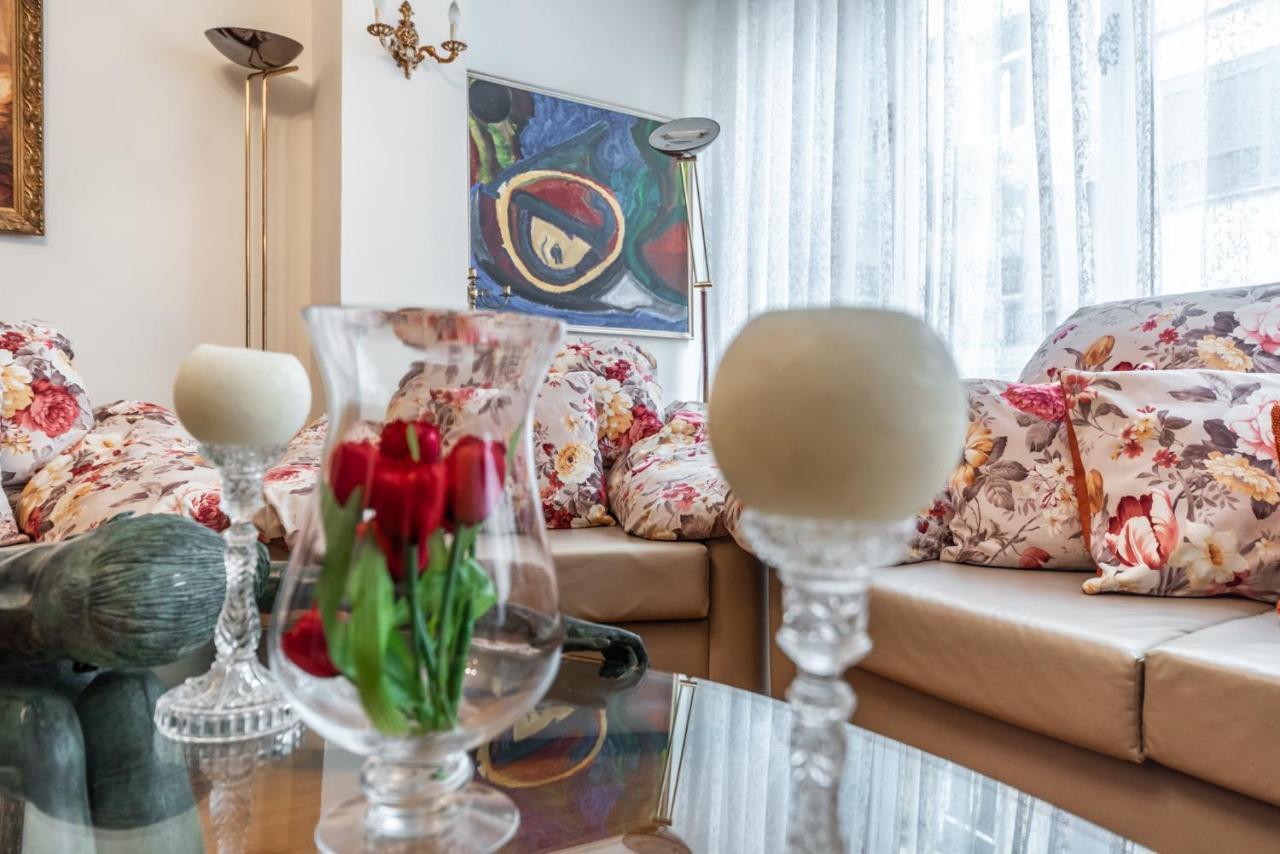Vintage And Warm 2Br Apartament In Tiranë Luaran gambar