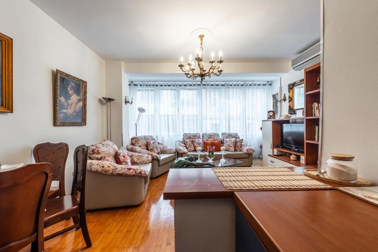 Vintage And Warm 2Br Apartament In Tiranë Luaran gambar