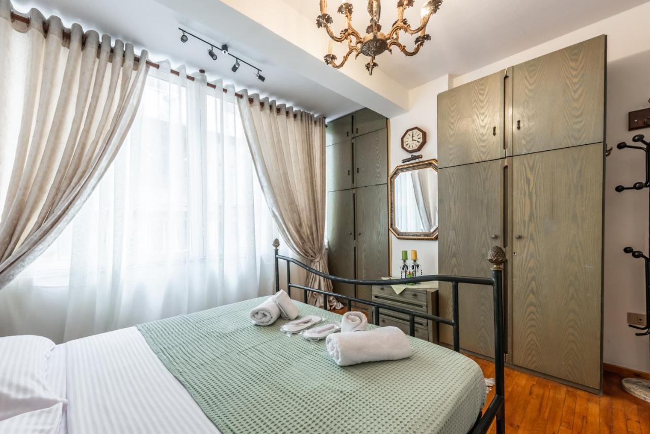Vintage And Warm 2Br Apartament In Tiranë Luaran gambar