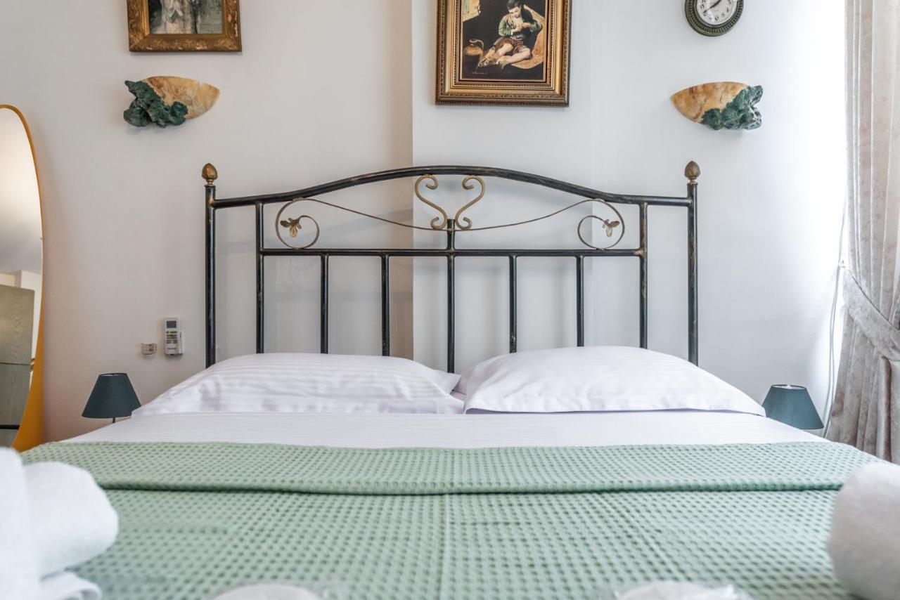 Vintage And Warm 2Br Apartament In Tiranë Luaran gambar