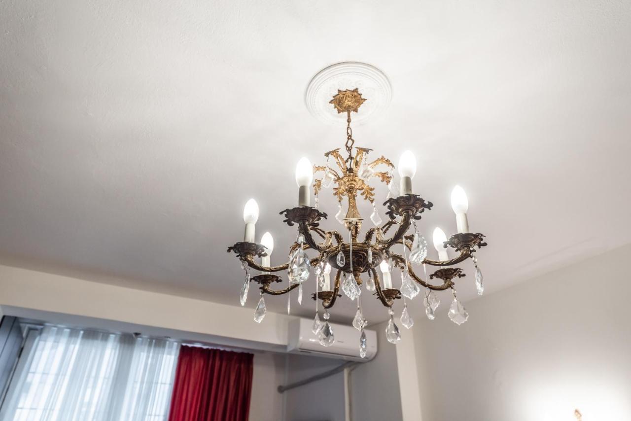 Vintage And Warm 2Br Apartament In Tiranë Luaran gambar