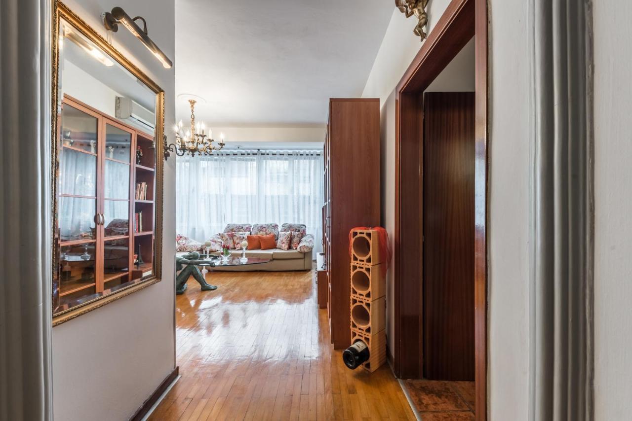 Vintage And Warm 2Br Apartament In Tiranë Luaran gambar