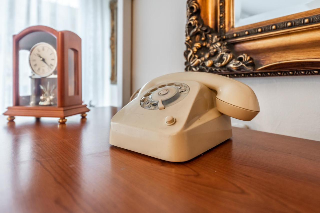 Vintage And Warm 2Br Apartament In Tiranë Luaran gambar